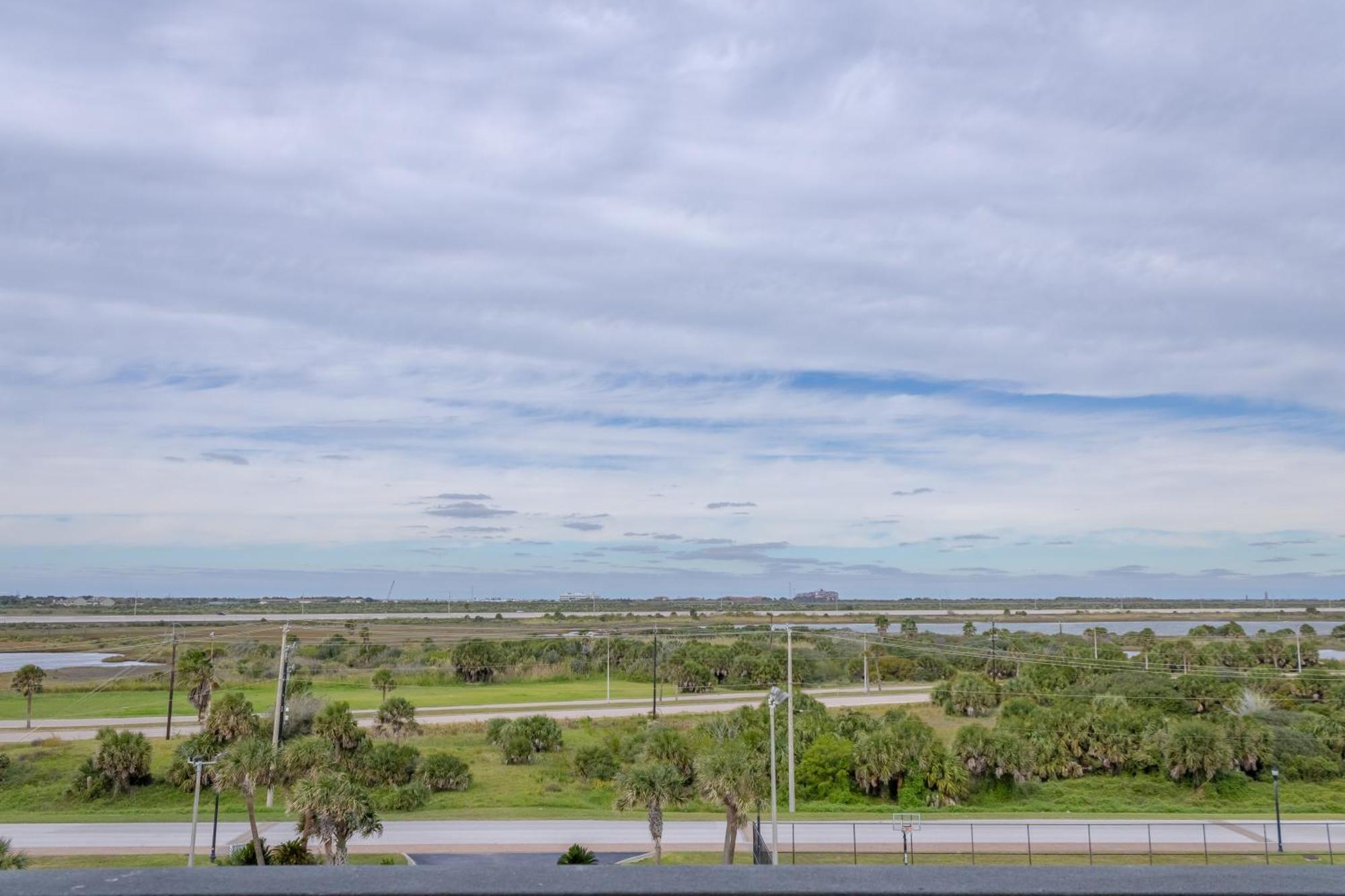 Islander East Condominiums Galveston Room photo